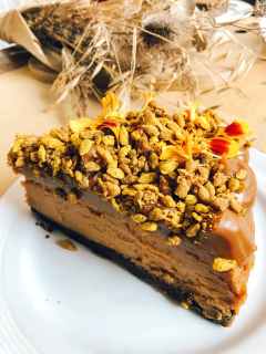 Porción cheesecake de dulce de leche