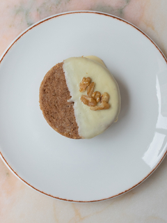 Alfajor de chocolate blanco y nuez - comprar online