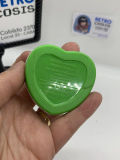 Caja corazon pastillero Billiken verde - RETROCOSIS