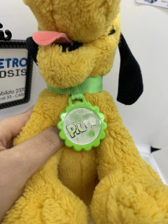 Peluche Pluto collar verde en internet