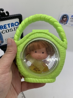Muñequita 60/70 pequeña en canastita