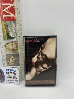 Cassete - Elton John "Sleeping with the past"