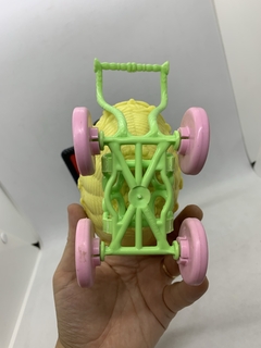 Linea bebe feliz - Buggy de Frutillitas con bebé - RETROCOSIS