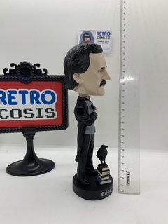 Edgar Allan Poe Bobble head en internet