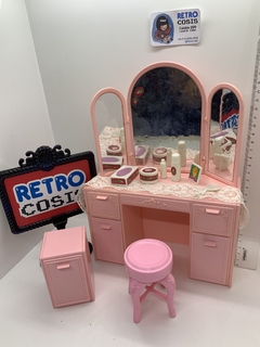 Barbie - muebles Sweet Roses -Vanity & nightstand - comprar online