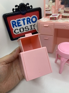 Barbie - muebles Sweet Roses -Vanity & nightstand - RETROCOSIS