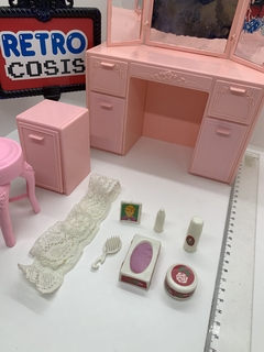 Barbie - muebles Sweet Roses -Vanity & nightstand - tienda online