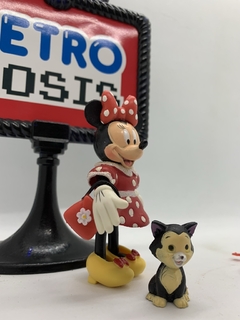 Imagen de Figura Minnie con Figaro, Vestidos y Accesorios