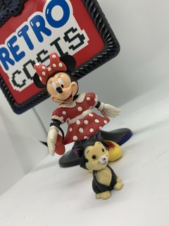 Figura Minnie con Figaro, Vestidos y Accesorios