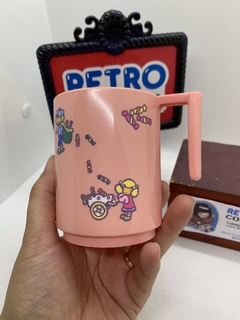 Taza plástica Lucy Linn rosa "Caramelos" 3 - RETROCOSIS