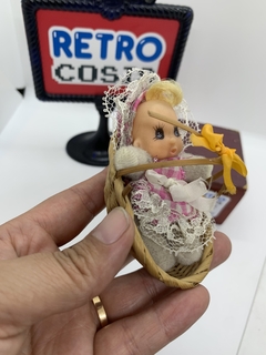 Fofolete bebe rosa en canastita - RETROCOSIS