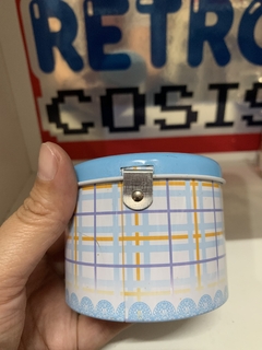 Lata alcancia celeste en internet