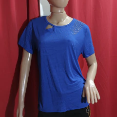 REMERA DE MODAL ABERTURA Y STRASS. ART 1536 - comprar online