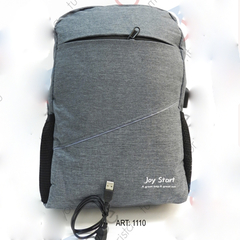 MOCHILA UNICOLOR MULTIPLES BOLSILLOS. ART. M01-3