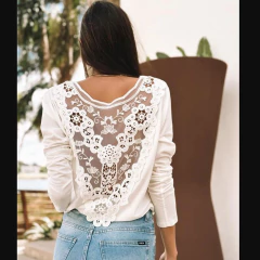 REMERA CON ENCAJE. ART 1139
