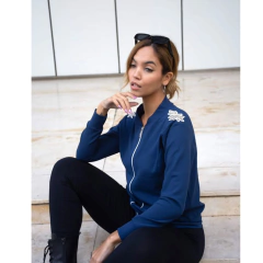 CAMPERA DE CREPE CON APLIQUE. ART 3127