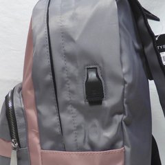MOCHILA BICOLOR CON EXTENSIÓN DE CARGA USB. ART. M02-1 - Dinastia
