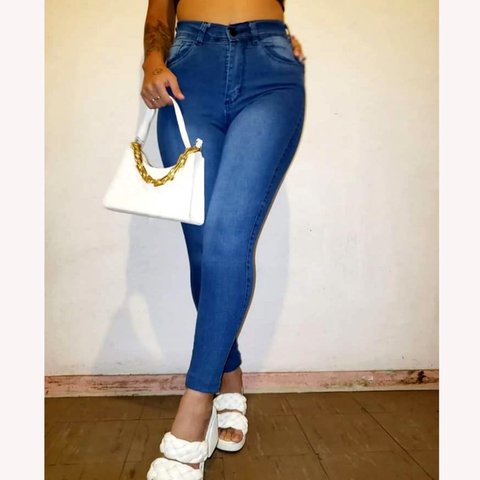 JEANS ELASTIZADO CELESTE LOCALIZADO. ART 4076