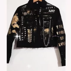 CAMPERA CON TACHAS Y BRILLOS DORADOS. ART 3054