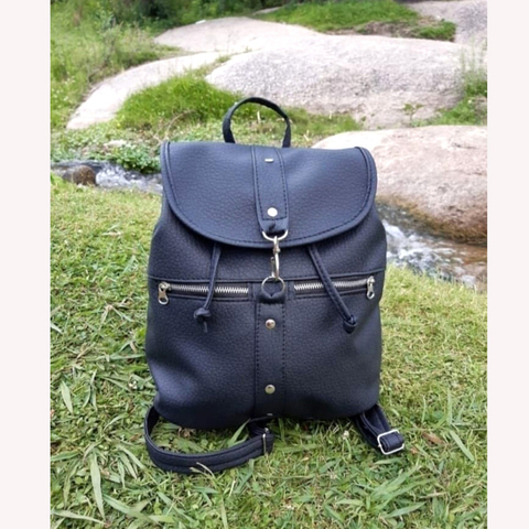 MOCHILA CON TACHAS. ART M58-1