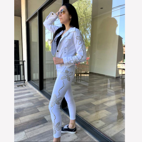 JEANS FLOR CON TACHAS. ART 4136