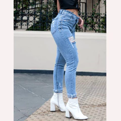 JEANS ELASTIZADO CON TACHAS. ART 4153