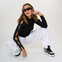 TOP CON RECORTES EN MANGA. ART 9011 - comprar online