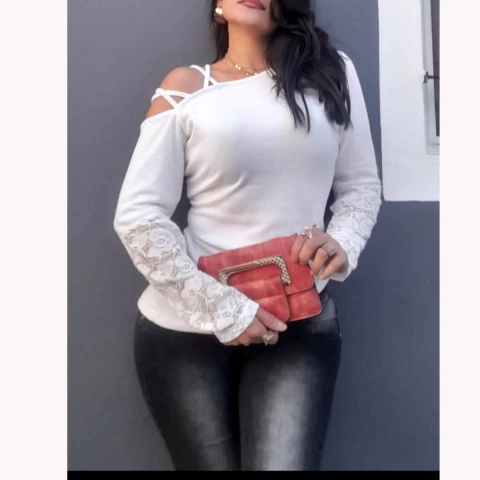 REMERA DE LANILLA CON ENCAJE. ART 1150