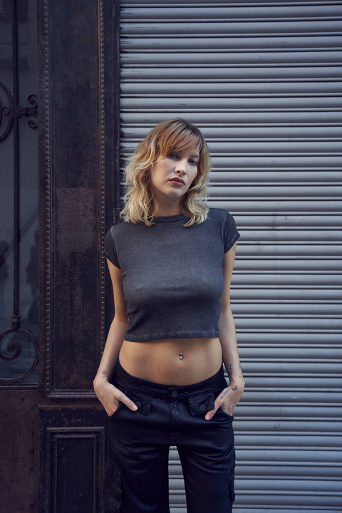 Remera crop morley gris