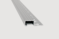 Perfil Aluminio Protector de Escalon Grada Atrim 1994 x 2,5 Mts