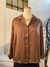 Camisa de seda marrón. T: L