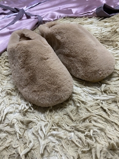 PANTUFLAS DE PIEL SINTÉTICA IMPORTADA ROSA 38 BASE DE GOMA - comprar online