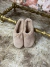 PANTUFLAS DE PIEL SINTÉTICA IMPORTADA ROSA 38 BASE DE GOMA en internet