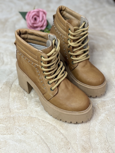 BOTA DE CUERO MONIK SUELA - comprar online