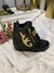Imagen de ZAPATILLA TACO ESCONDIDO BASICAS NEGRO TIRA DORADA CON ARABEZCO - ZTE