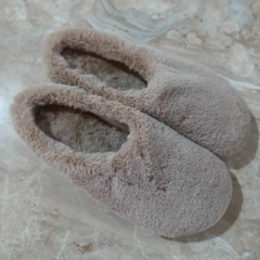 Imagen de PANTUFLAS DE PIEL SINTÉTICA IMPORTADA ROSA 38 BASE DE GOMA