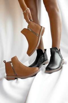 BOTA RUTH COLOR SUELA ULTIMA TALLE 36 en internet