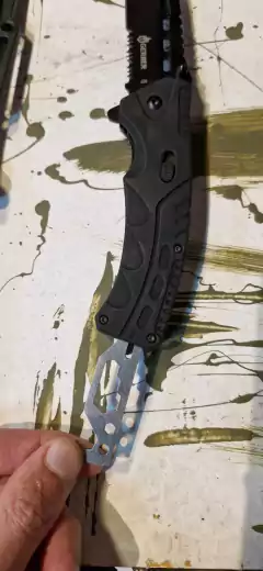 NAVAJA J26 TACTICA CON MULTIFUNCION OCULTO en internet