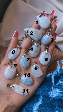 Dijes únicos de adularia piedra de la luna arcoíris (rainbow moonstone).