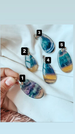 Dijes de Fluorita arcoíris en formas de medallones varios. 