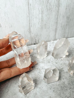 Puntas reiki cuarzo cristal con base semipulidas - comprar online