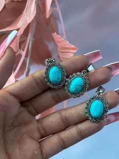 Dijes artesanales de howlite turquesa.