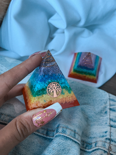 ORGONES EN FORMA DE PIRÁMIDES 7 CHAKRAS. 