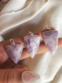 Dijes de piedra natural amatista en forma de puntas de flecha PIEDRAS NATURALES NAMASTE