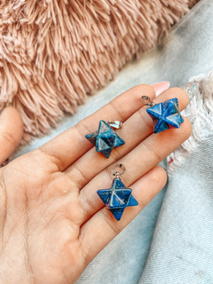 Dijes estreallas merkabá tetraédricas de piedra natural lapislázuli.
