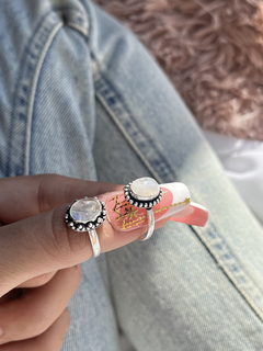 Anillos hindúes de alpaca con baño de plata, por talle con nacar haliotis / abalón.
