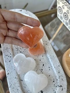 Corazón de selenita naranja