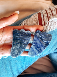 GUA SHA para masaje facial y skin care.  Piedra natural sodalita.