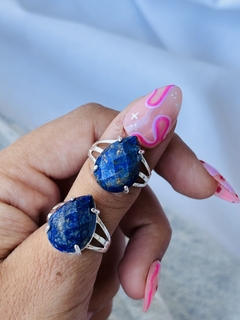 ANILLOS GOTA DE LAPISLÁZULI FACETADAS CON BAÑO DE PLATA X2 U. - comprar online