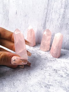 Puntas con base de piedra natural cuarzo rosa.